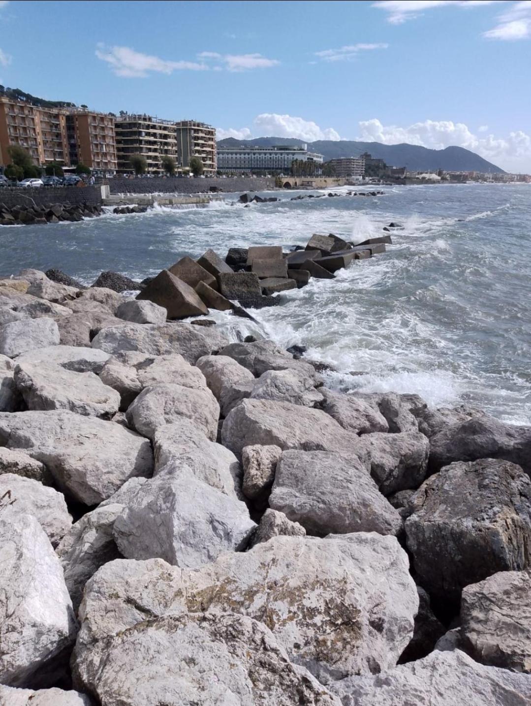 Casa Vacanza La Maison De Losyram Art Salerno Kültér fotó